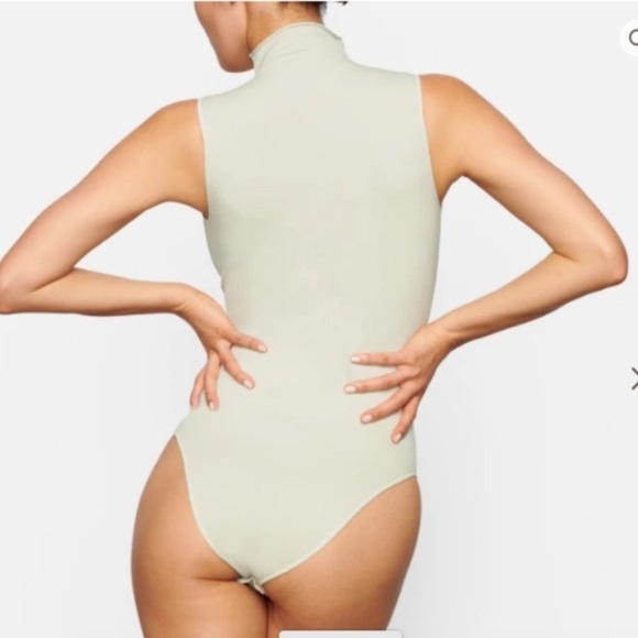 Skims Essential Mock neck sleeveless bodysuit size 2X/3X NEW - Picture 2 of 10